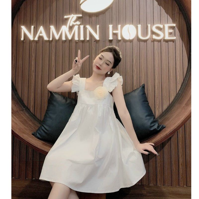 Mới- Váy đầm bầu babydoll tay cánh tiên cài hoa ngực cho mẹ mặc trước và sau sinh