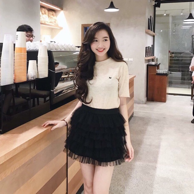 Chân váy tầng ngắn