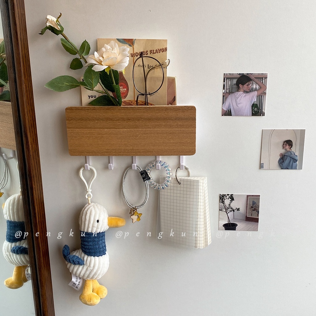 Kệ gỗ gắn tường có móc treo đồ đa năng tiện dụng