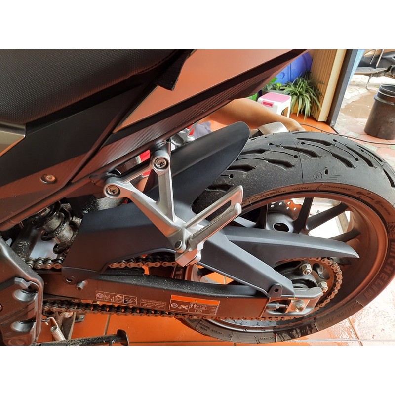 Dè con chắn bùn sau che sên, chắn xích Honda CB500f, CBR500r có che phuộc