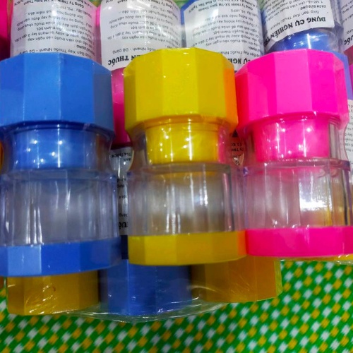 Dụng cụ cắt đựng thuốc và nghiền thuốc cho bé