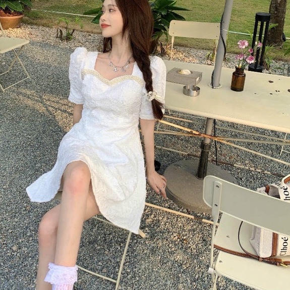 Đầm Maxi Đi Biển Siêu Xinh PRETTY CLOSET Váy Tiểu Thư Sang Chảnh Họa Tiết Nổi Cổ Vuông Tay Bồng Phong Cách Hàn Quốc V33