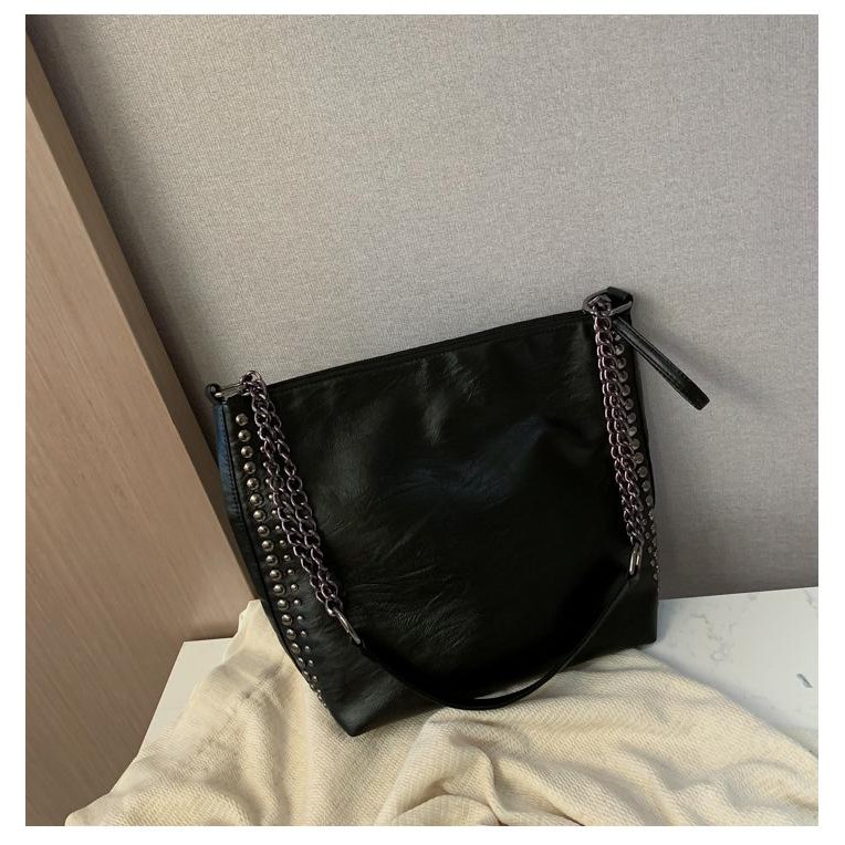 TÚI XÁCH NỮ VIỀN ĐINH DA MỀM ĐỰNG VỪA A4 | BigBuy360 - bigbuy360.vn