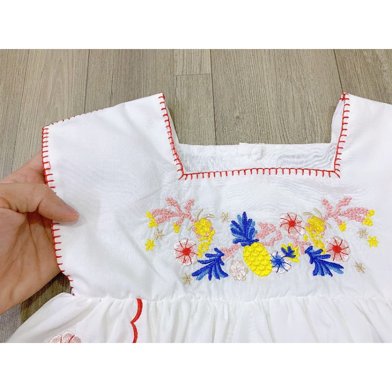 Bộ bé gái áo trắng thêu quần đỏ cam iu