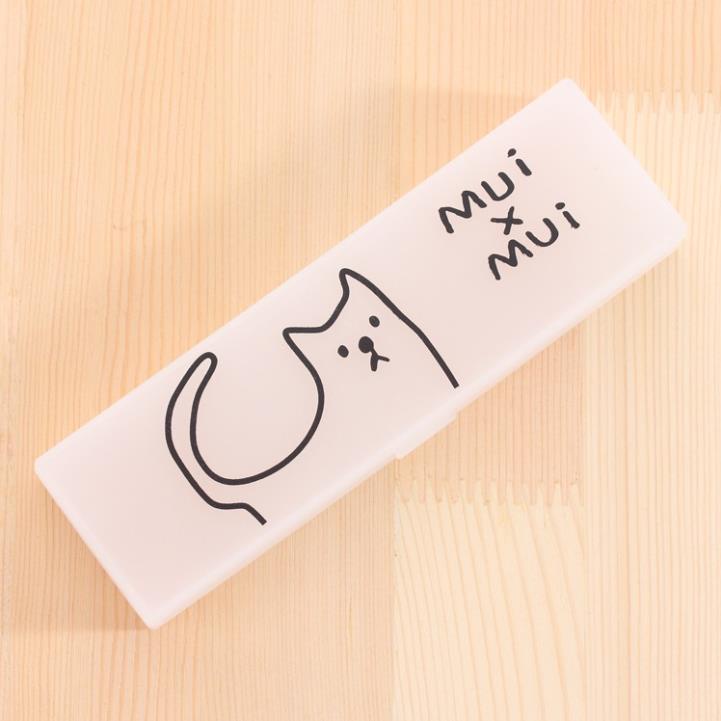 Hộp bút nhựa trong màu trắng hình dễ thương
