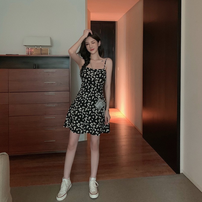 Váy hai dây hoa nhí xòe ngắn gợi cảm mùa hè Hàn Quốc chất liệu mát mẻ thoải mái Ngão Clothing | BigBuy360 - bigbuy360.vn