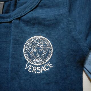 1 áo Versace bé trai xuất xịn