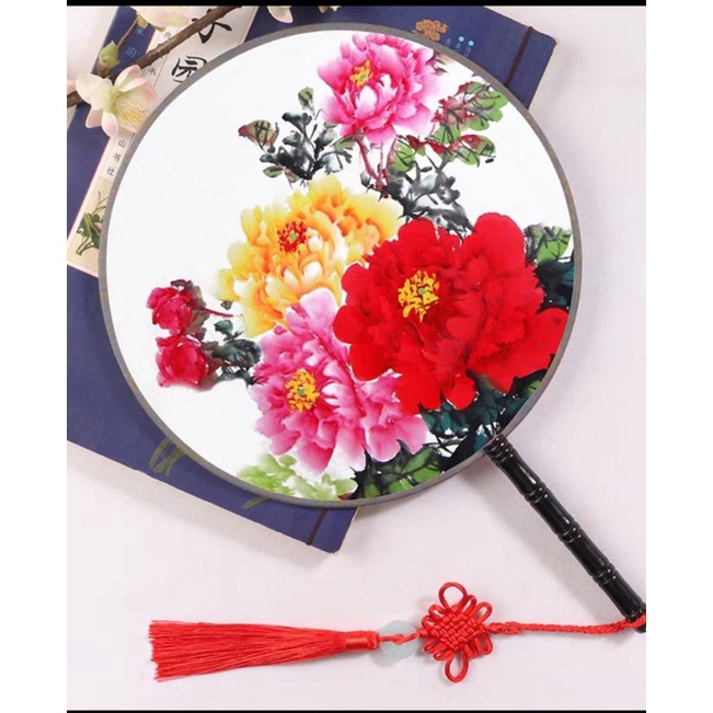 Quạt gổ  , quạt tròn phụ kiện thời trang chụp ảnh phối áo dài dành cho bé