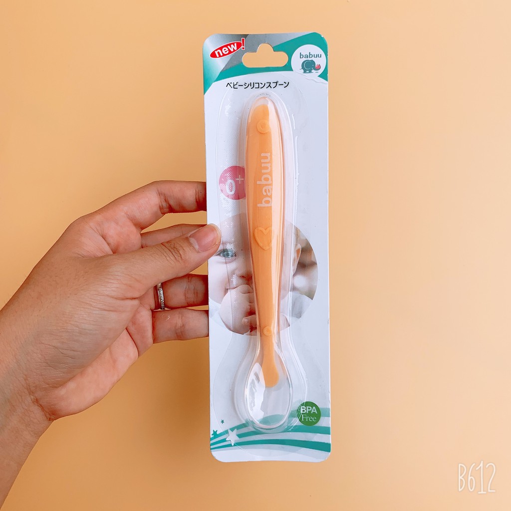 Thìa silicon cho bé ăn dặm kiểu Nhật tới từ hãng Babuu bo viền mềm mại Bunakids AD43