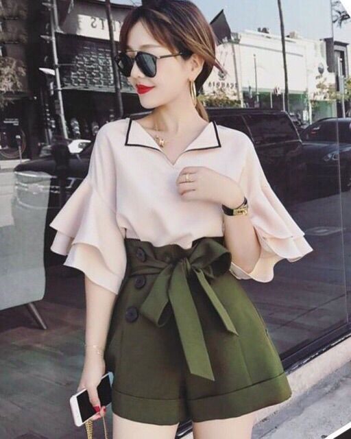 Quần short phối nút