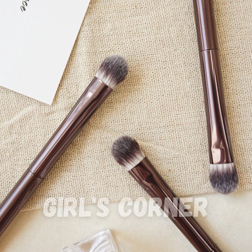 Cọ Tán Bầu Mắt - Che Khuyết Điểm Hourglass N.3