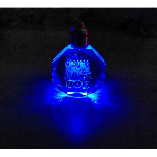 Móc khóa có đèn phát sáng cho fan BTS txt izone