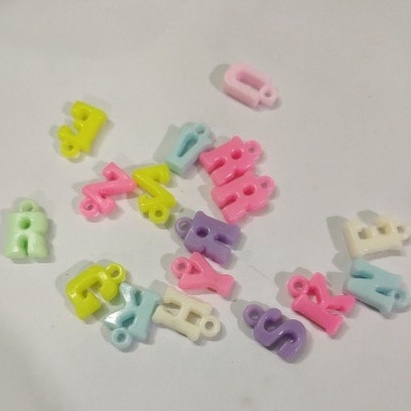 10/25/50gam chữ cái nhựa có móc treo