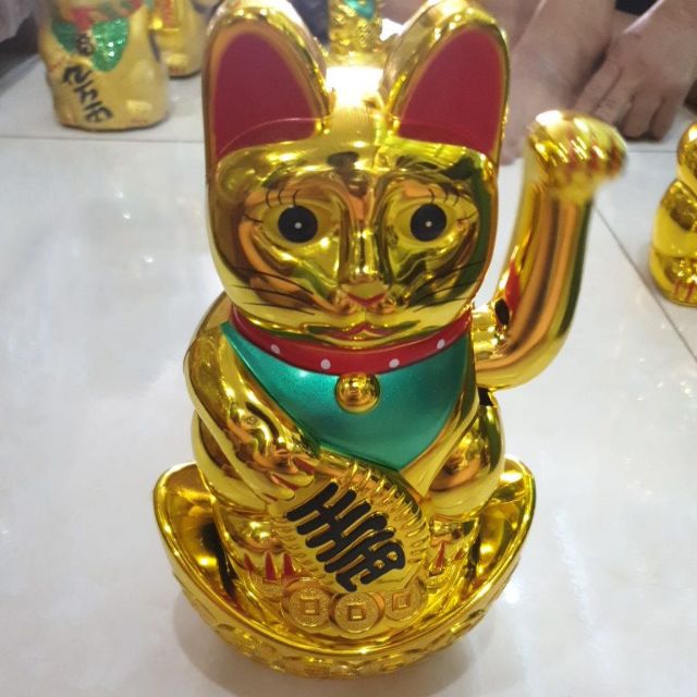 Mèo thần tài vây tay ngồi trên thuyền vàng