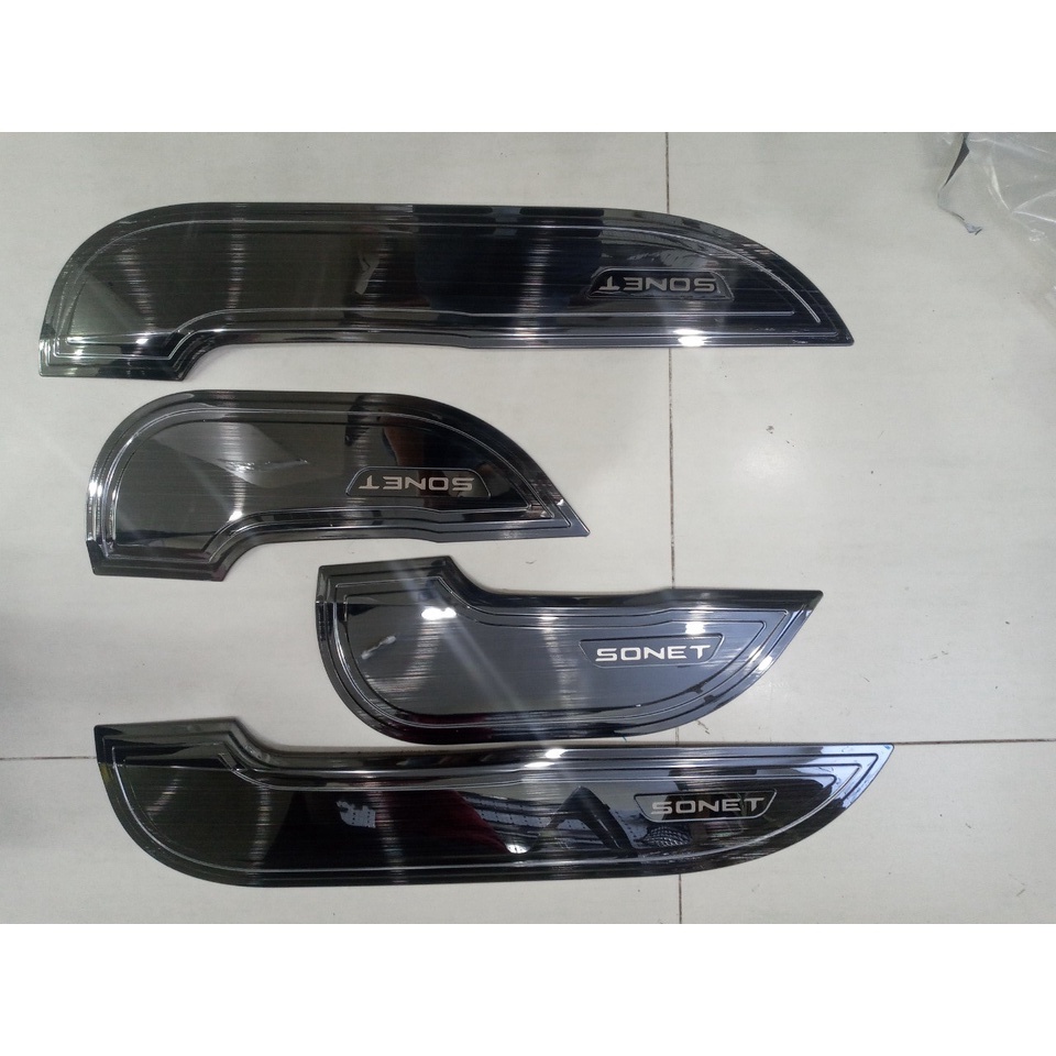 Bộ 4 Ốp Tapli Cửa Xe Kia Sonet 2021 2022 Mẫu Titan+ tặng kèm keo dính