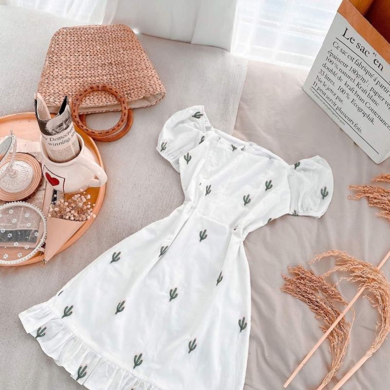 đầm basic cổ vuông họa tiết xương rồng