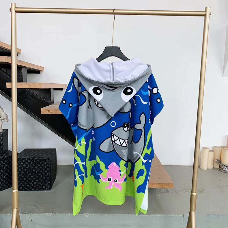 Khăn tắm dạng áo choàng có mũ trùm đầu cỡ 75*150cm hoạ tiết kỳ lân/cáp mật hoạt hình cho bé