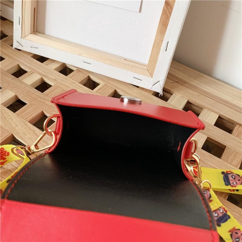 Túi đeo chéo làm từ da PU với họa tiết hoạt hình