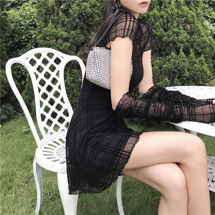 Bộ 3 món gồm đầm lót hai dây ôm dáng + đầm tay ngắn mặc ngoài + đôi găng tay dài thời trang cho nữ | BigBuy360 - bigbuy360.vn