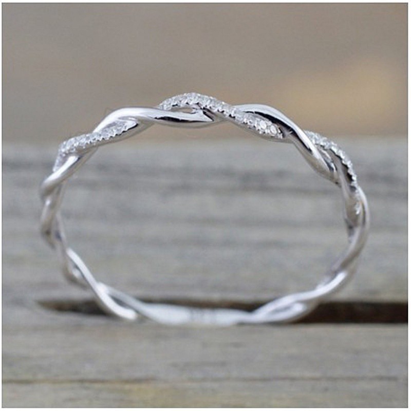 Nhẫn đính hôn dạng xoắn đính kim cương nhân tạo hợp thời trang