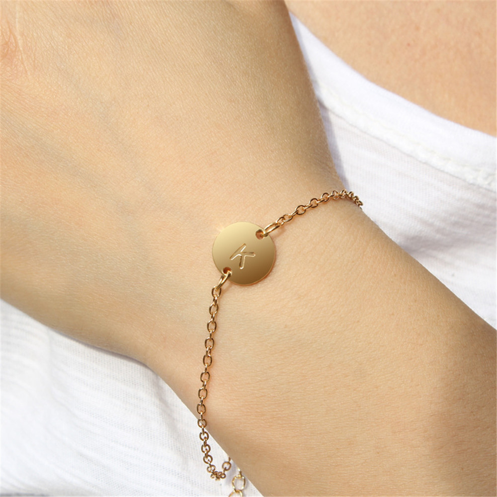 Vòng Tay Đính 26 Chữ Cái Thời Trang Cho Nữ Mihan1