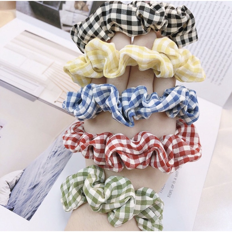 Cột tóc scrunchie hoạ tiết sọc caro nhỏ xinh xắn dành cho nữ