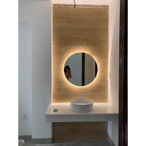 Gương tròn led hắt phía sau