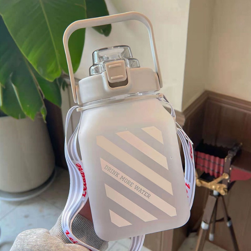 Bình nước 1.5L mang đi học đi làm kèm ống hút dây đeo và sicker chât liệu nhựa ABS an toàn với sức khỏe