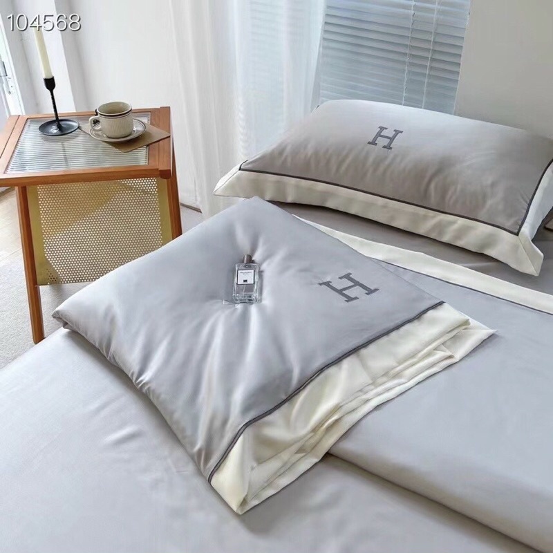 Set Chăn Ga Phi Lụa Lạnh Thêu Chữ H