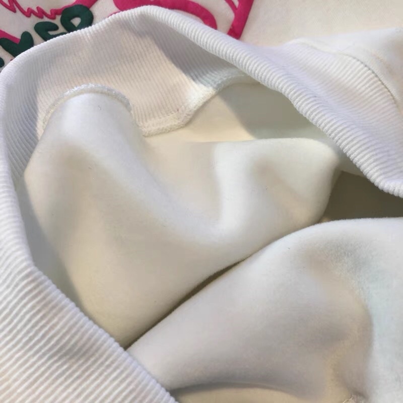 Áo nỉ cổ tròn, gấu hồng Moschino. | BigBuy360 - bigbuy360.vn