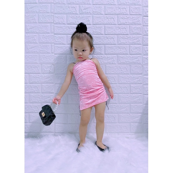 Đầm Body Nhung Dập Chữ Hồng Ngọt Ngào Hở Lưng Bé Gái