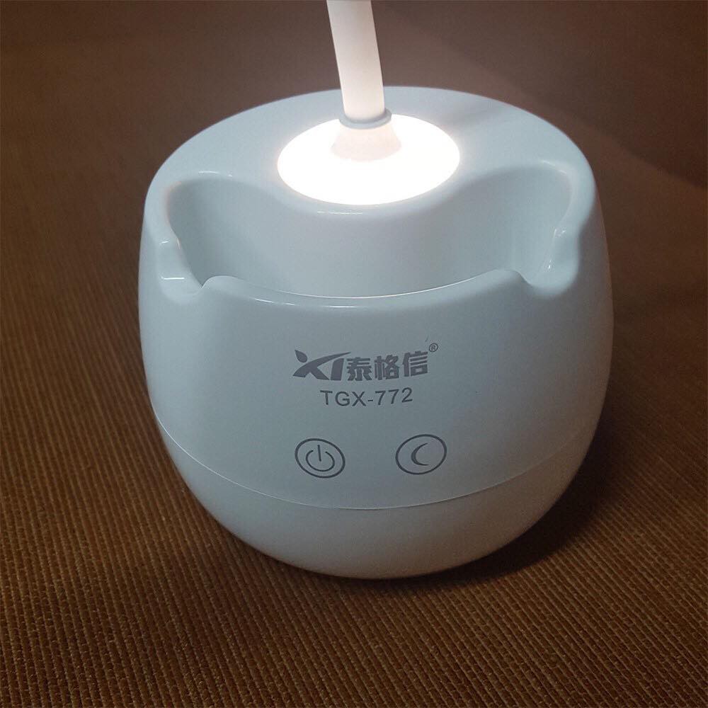 ĐÈN LED ĐỂ BÀN BẢO VỀ MẮT TÍCH HỢP ỐNG CẮM BÚT TGX - 72