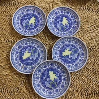 Dĩa men lam quả nho