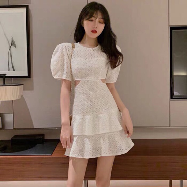 ĐẦM TRẮNG XÔ REN TẦNG CUT-OUT EO