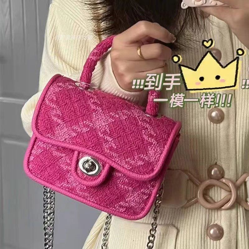 Túi Đeo Chéo Dây Xích Họa Tiết Dâu Tây Dễ Thương Bắt Mắt