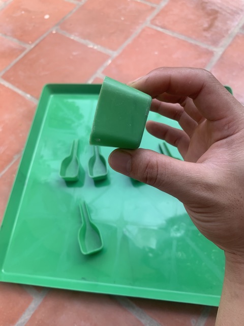 Thìa Xúc cám, thức ăn cho chim