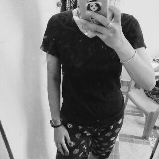 Áo thun cổ tim Bershka size M