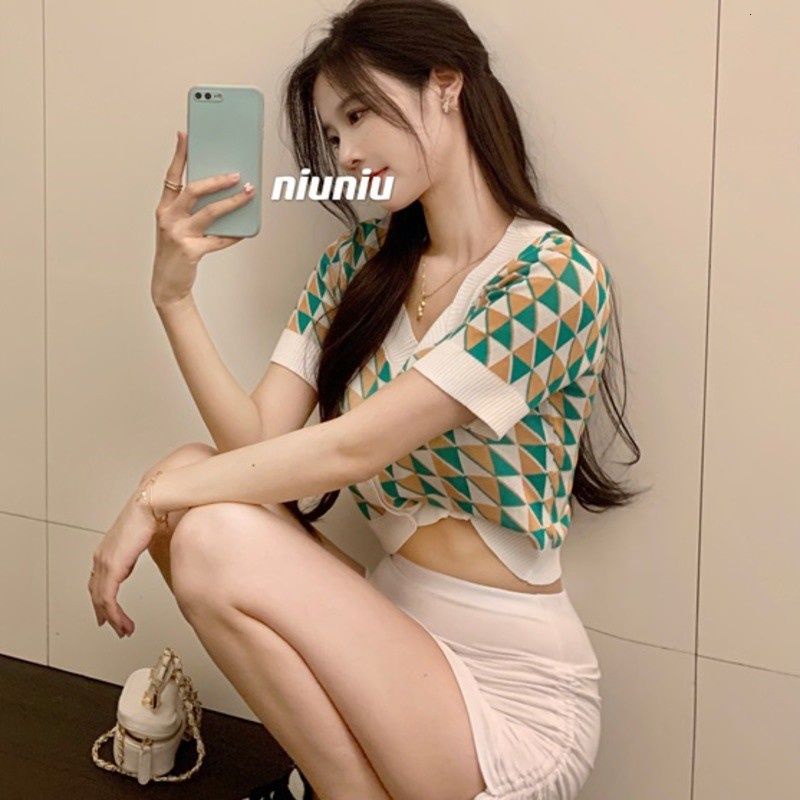 Áo cardigan PURE CUBE dệt kim dáng ngắn ôm vừa vặn họa tiết kẻ sọc hình thoi phong cách retro thời trang cho nữ