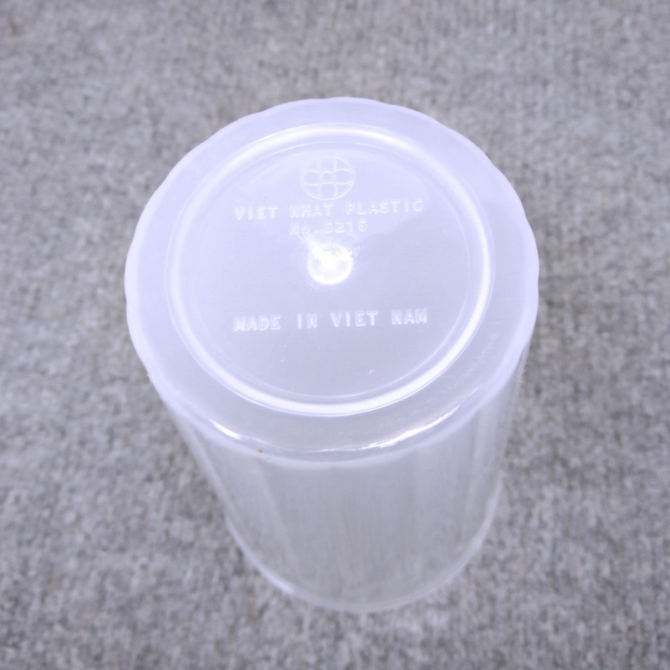 1 cốc nhựa sọc uống nước, cốc nhựa Việt Nhật màu trắng trong