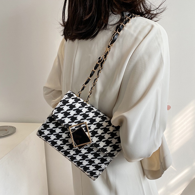 Túi đeo chéo vai IELGY phối chuỗi xích thời trang cho nữ