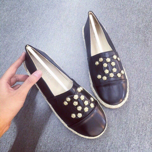 Giày slipon đính hoa