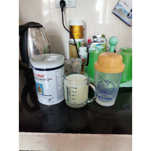 Bình lắc sữa non Alpha Lipid có chia vạch 350ml