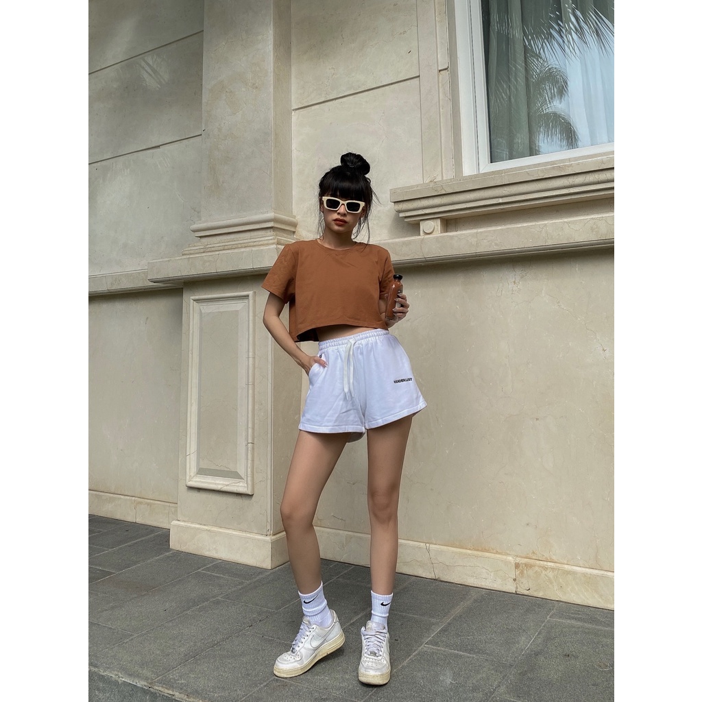 Áo croptop oversize Wanderlust