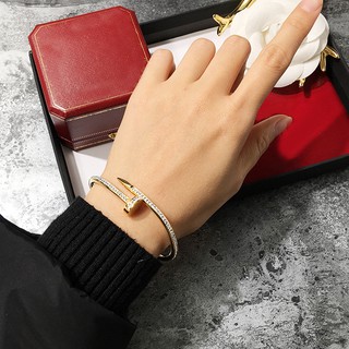 CÒNG TAY ĐINH TITAN ĐÍNH ĐÁ KHÔNG ĐEN