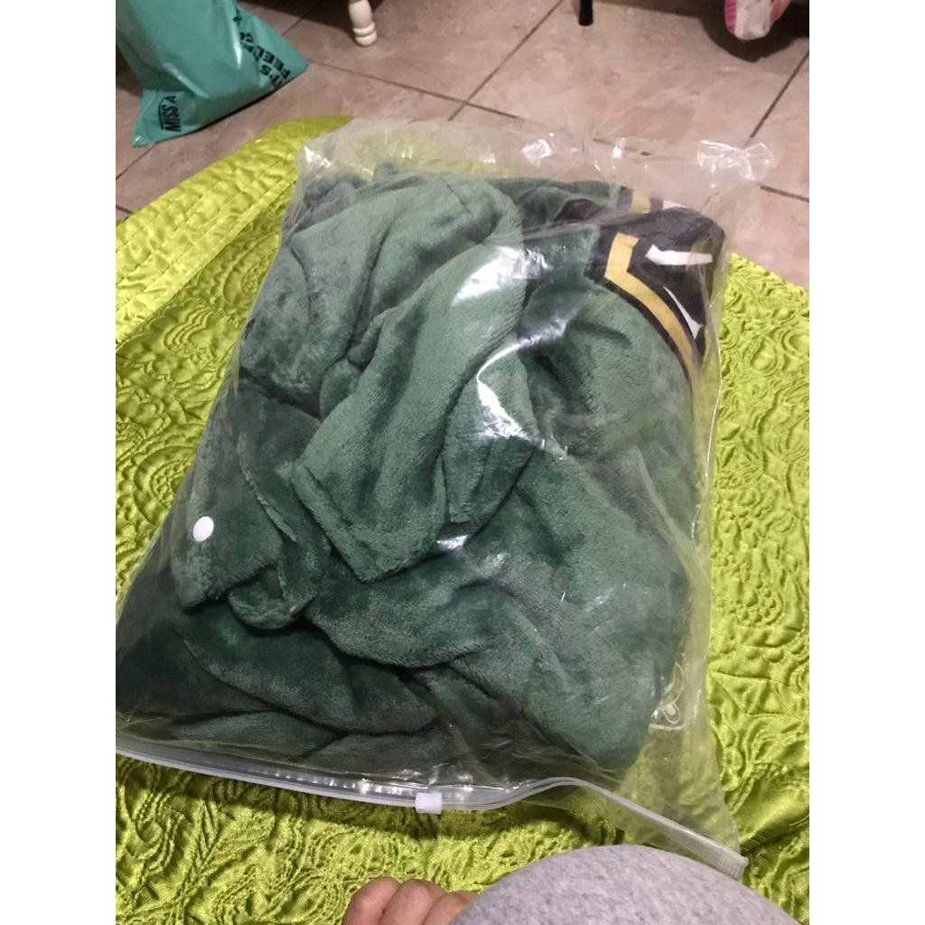 Chăn họa tiết Attack on titan cho người lớn