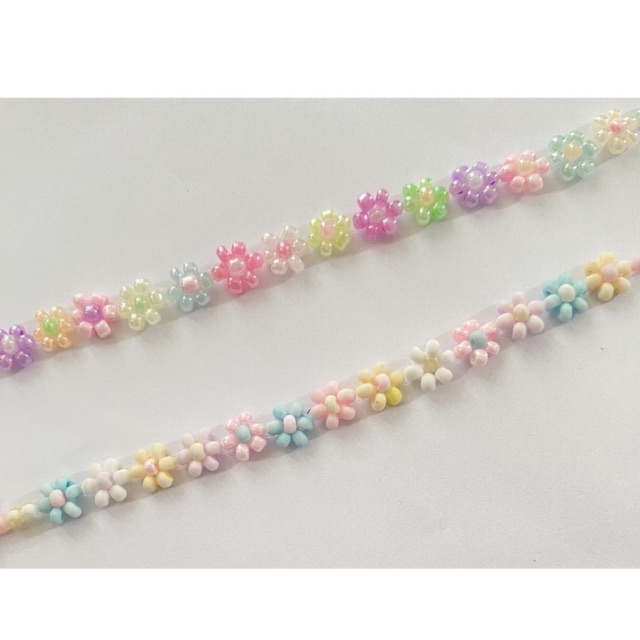 Vòng tay handmade hạt trai và hạt cườm hình hoa pastel