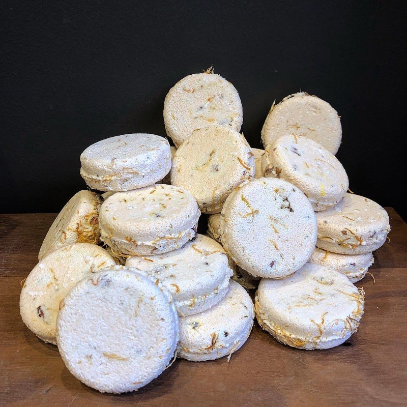 Bánh dầu gội LUSH - Soak And Float shampoo bar (tặng thêm hộp thiếc đựng) | BigBuy360 - bigbuy360.vn