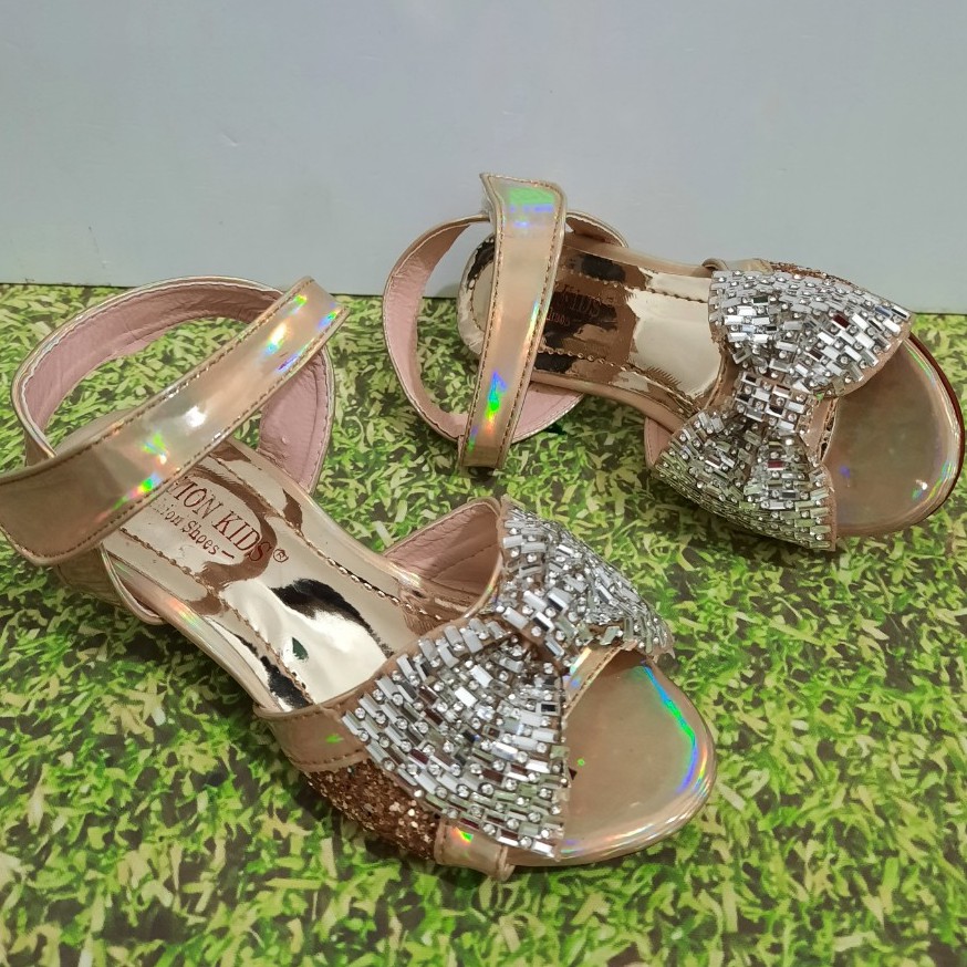 GIÀY SANDAL NƠ ĐÍNH ĐÁ LẤP LÁNH BÉ GÁI