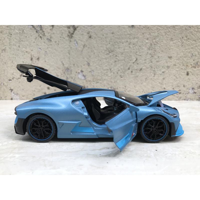 Mô hình xe ô tô Bugatti DIVO 1:32