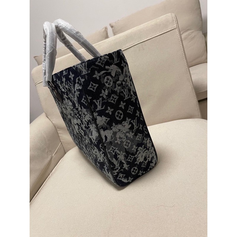 Túi xách phù hợp cho cả nam và nữ Louis Vuitton LV on the go cao cấp